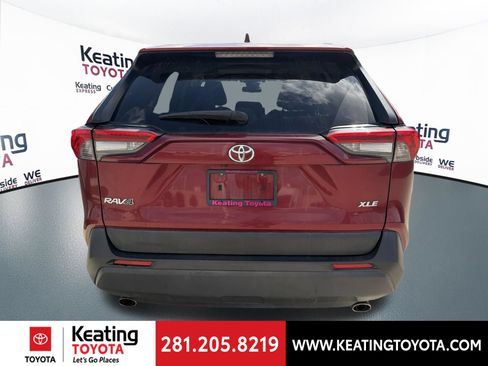 Used 2019 Toyota RAV4 XLE w/ Convenience Package FWD image 4