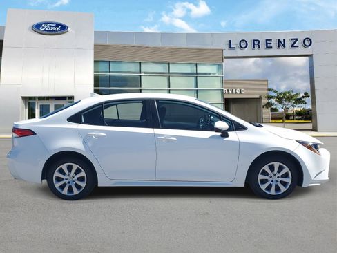 Used 2025 Toyota Corolla LE image 4