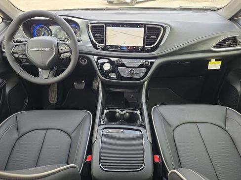 New 2026 Chrysler Pacifica Limited w/ S Appearance Package FWD image 9