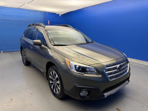Used 2015 Subaru Outback 3.6R Limited image 2
