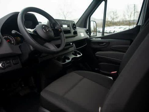 Used 2025 Mercedes-Benz Sprinter 2500 image 33