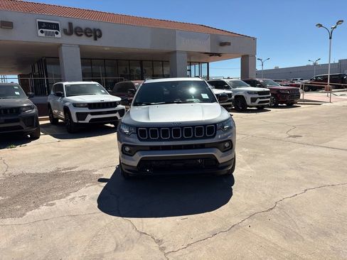 Used 2023 Jeep Compass Latitude w/ Sun and Sound Group AWD/4WD image 2