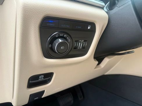Used 2022 Jeep Grand Cherokee Limited 4xe AWD/4WD image 32