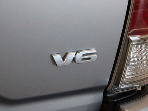 Used 2018 Toyota Tacoma Limited image 43