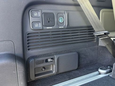 Used 2023 Rivian R1S Launch Edition image 16