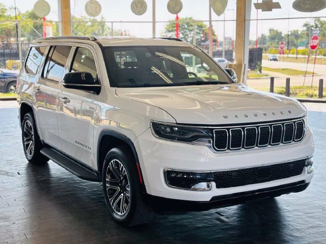 Used 2024 Jeep Wagoneer Series II w/ Flexible Seating Group AWD/4WD image 1