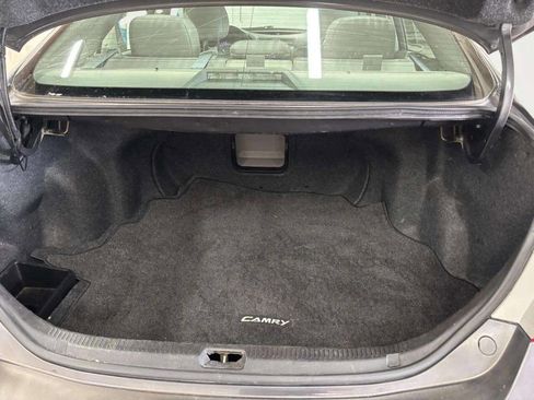 Used 2011 Toyota Camry XLE w/ SE/XLE Extra-Value Pkg FWD image 6