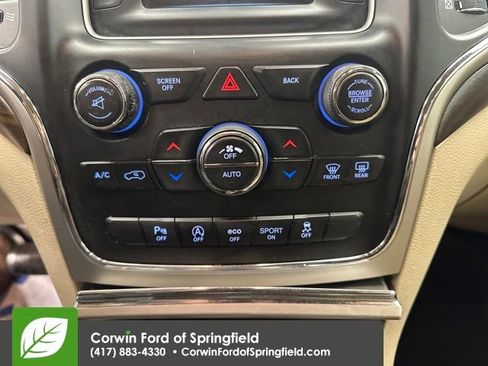 Used 2017 Jeep Grand Cherokee Laredo image 34