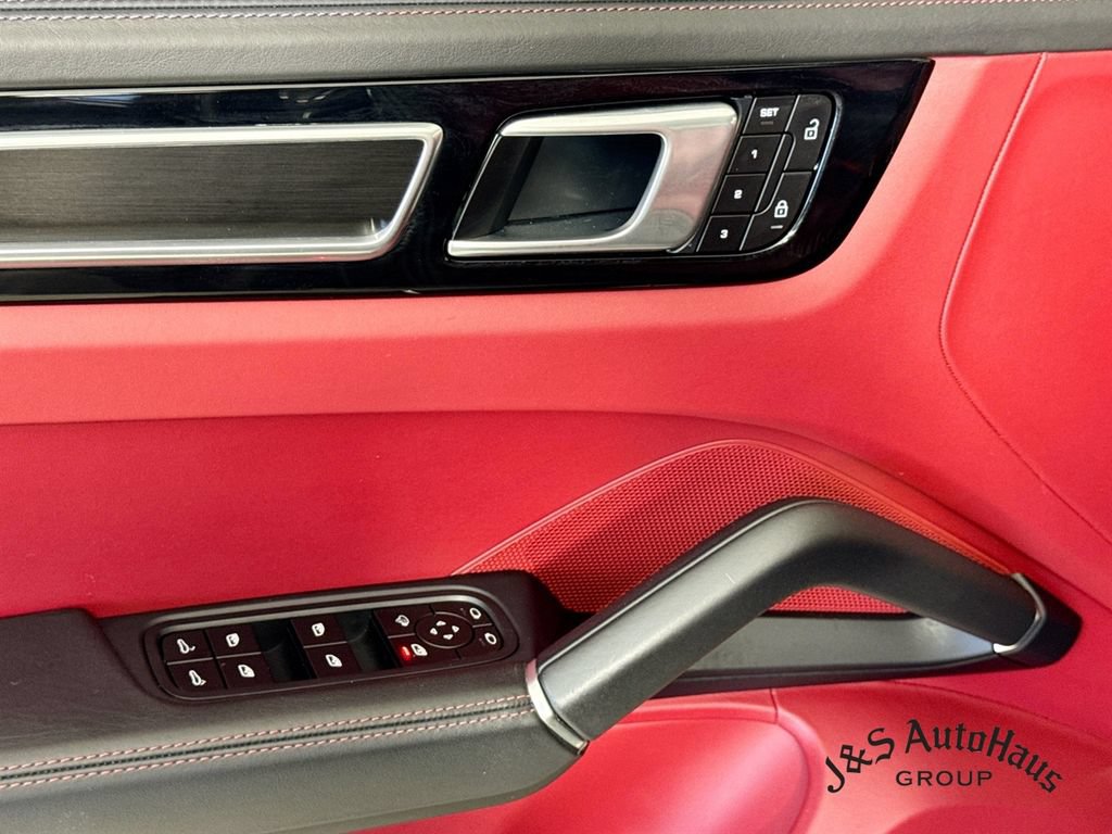 Used 2022 Porsche Cayenne GTS AWD/4WD image 24
