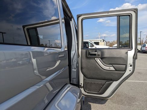 Used 2017 Jeep Wrangler Unlimited Sahara w/ Connectivity Group image 47