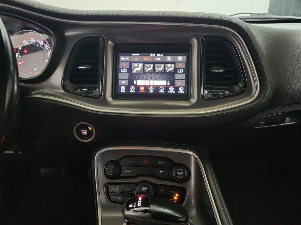 Used 2020 Dodge Challenger SXT RWD image 31