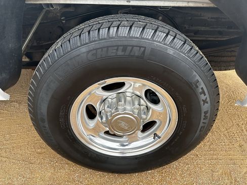 Used 2000 Ford F250 Lariat image 9