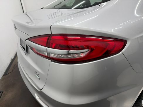 Used 2019 Ford Fusion SE FWD image 12