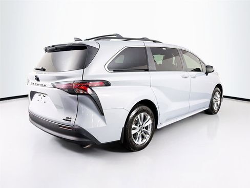 Used 2023 Toyota Sienna XLE Woodland Edition AWD/4WD image 11