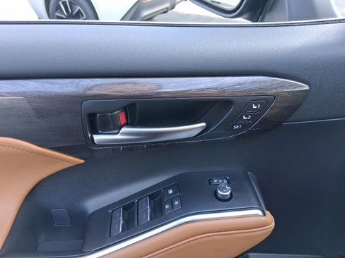New 2026 Toyota Highlander Platinum AWD/4WD image 13
