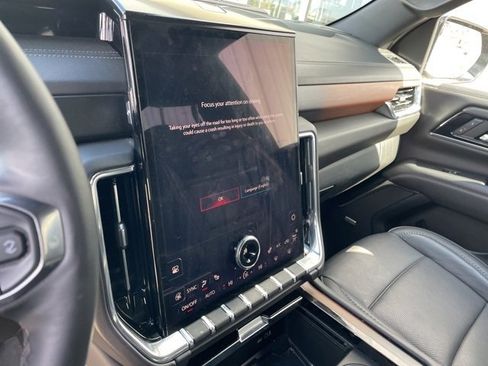 Used 2025 GMC Yukon Denali image 8