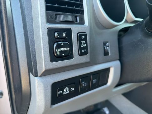 Used 2010 Toyota Tundra 4x4 CrewMax image 14