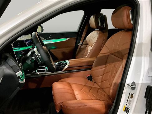 New 2026 BMW 750e xDrive w/ Premium Package AWD/4WD image 13