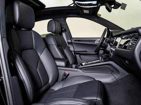 New 2026 Porsche Macan image 15