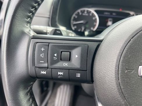 Used 2024 Nissan Pathfinder SV image 14