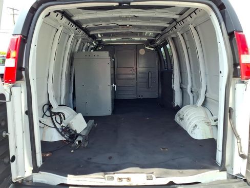 Used 2018 Chevrolet Express 3500 Extended w/ Driver Convenience Package RWD image 13