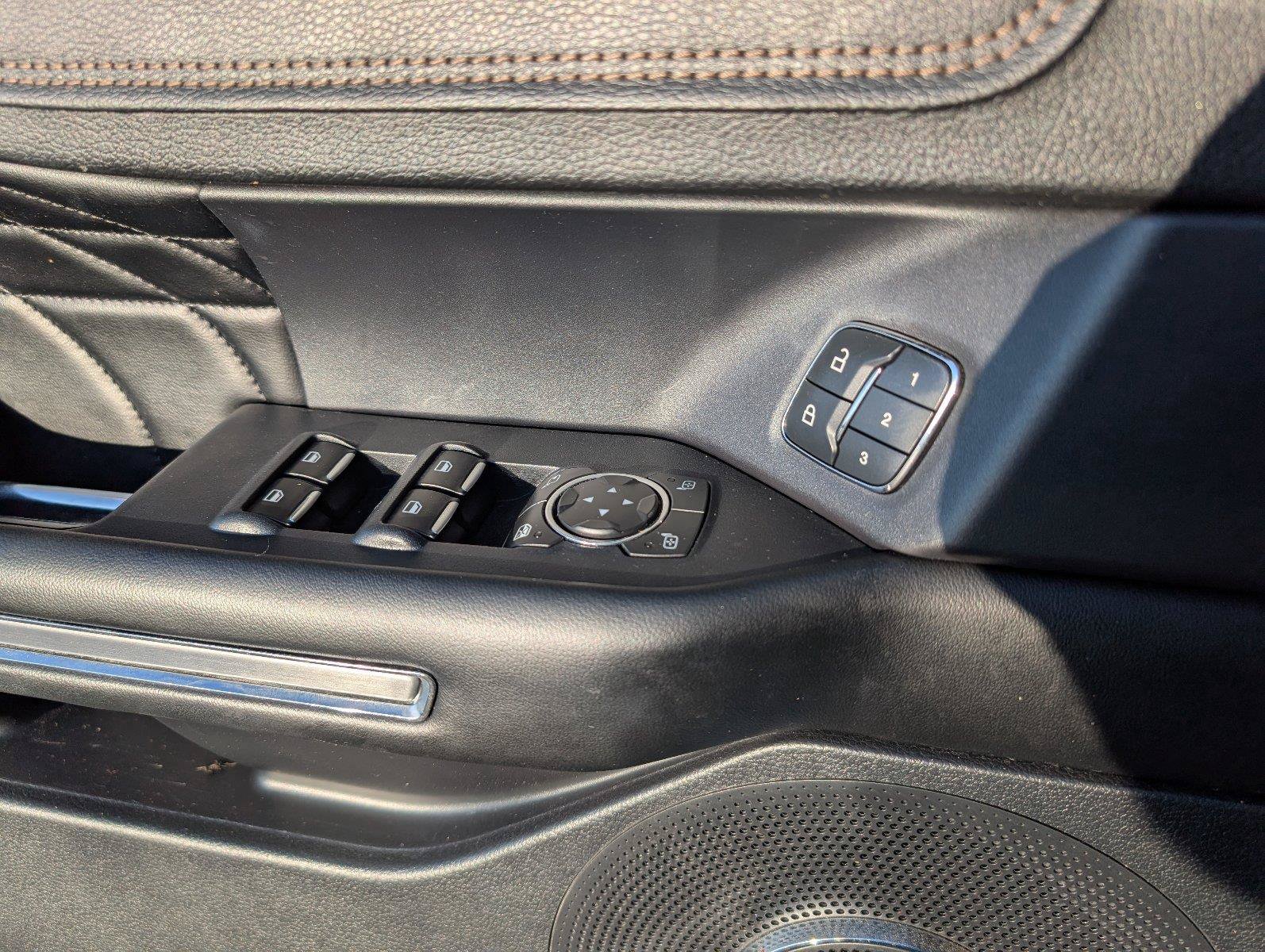 Used 2018 Ford Expedition Platinum RWD image 16