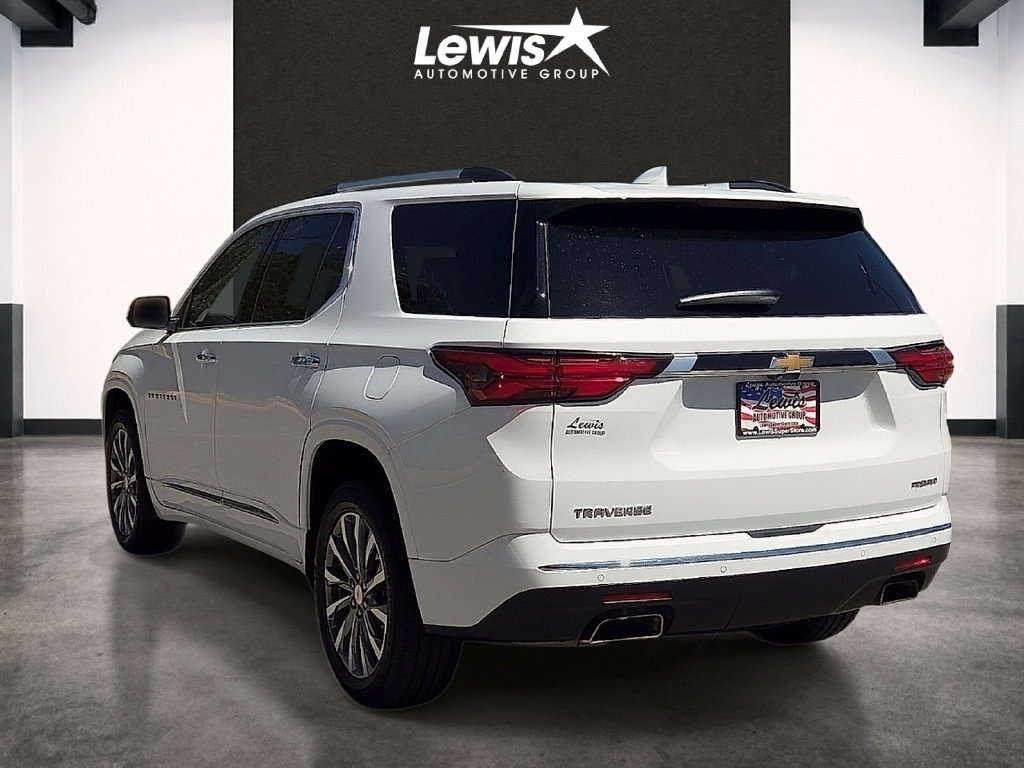 Used 2023 Chevrolet Traverse Premier FWD image 3