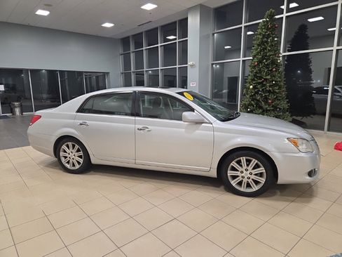 Used 2010 Toyota Avalon Limited image 5