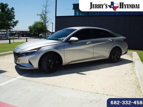 Used 2022 Hyundai Elantra SEL FWD image 4