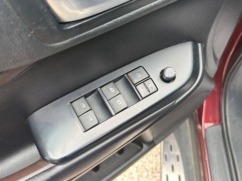 Used 2017 Toyota Highlander XLE FWD image 18