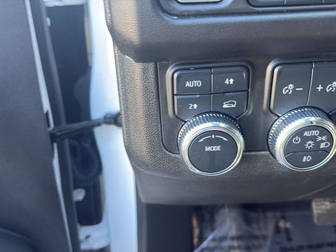 Used 2024 GMC Yukon XL SLE w/ Gmc Pro Safety Plus Package image 6