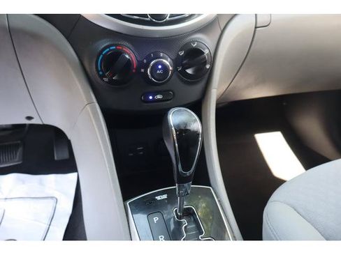 Used 2014 Hyundai Accent SE FWD image 16