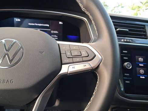 Certified 2022 Volkswagen Tiguan SE FWD image 21