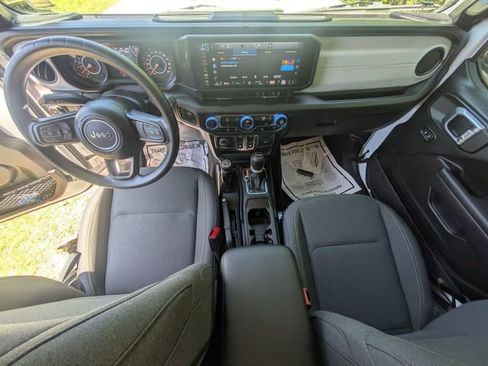 Used 2025 Jeep Wrangler Sport AWD/4WD image 13