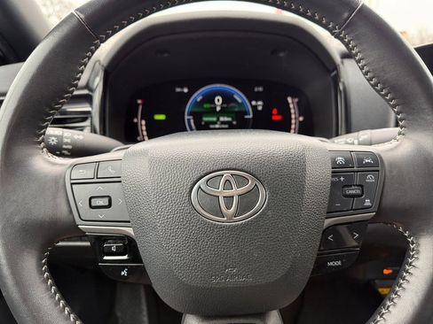 Certified 2025 Toyota Camry SE image 30