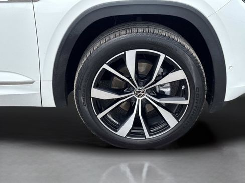 Used 2024 Volkswagen Atlas SEL Premium R-Line AWD/4WD image 9