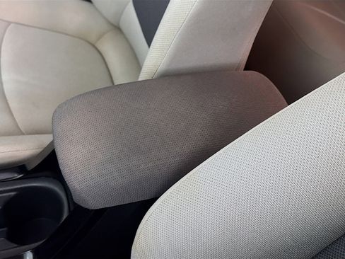Used 2021 Toyota Corolla L FWD image 18