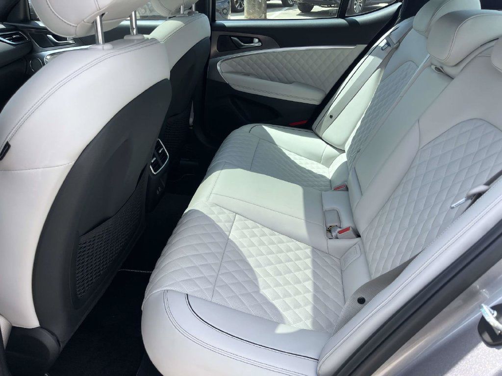 Used 2025 Genesis G70 3.3T Advanced w/ Sport Prestige Package RWD image 13