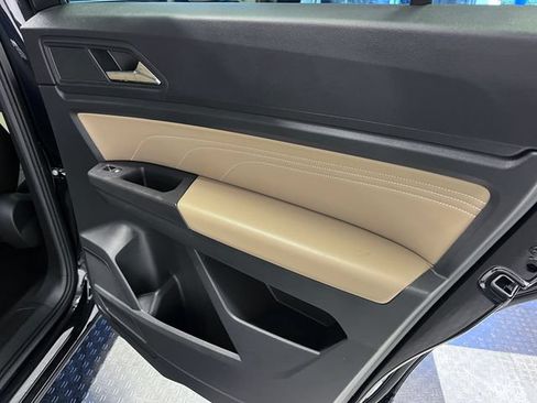 Certified 2023 Volkswagen Atlas Cross Sport SE FWD image 14