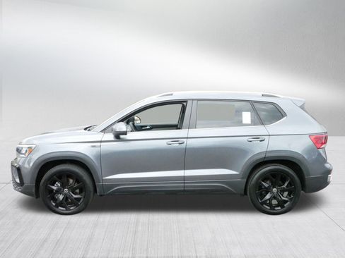 Certified 2022 Volkswagen Taos SE image 4