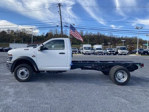 New 2026 RAM 5500 Tradesman w/ Chrome Appearance Group image 4