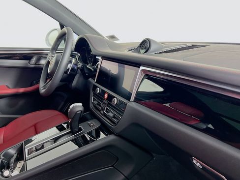 New 2026 Porsche Macan image 31
