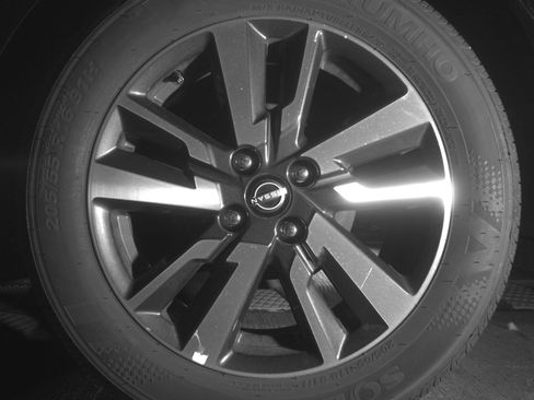 Used 2025 Nissan Versa SV w/ Trunk Package FWD image 14