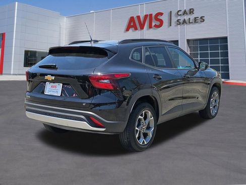 Used 2025 Chevrolet Trax LT w/ LT Convenience Package FWD image 6