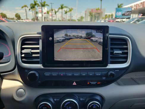 Used 2023 Hyundai Venue Limited FWD image 28