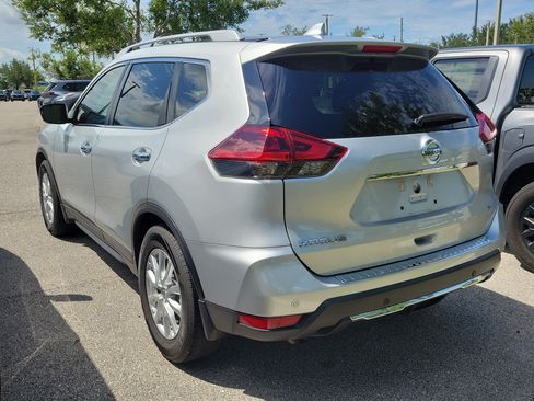 Certified 2020 Nissan Rogue SV FWD image 4
