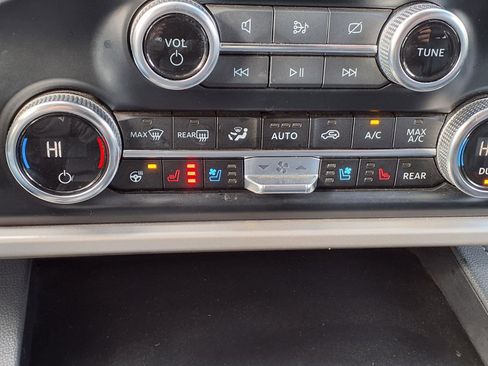 Used 2024 Ford Expedition Max XLT image 12