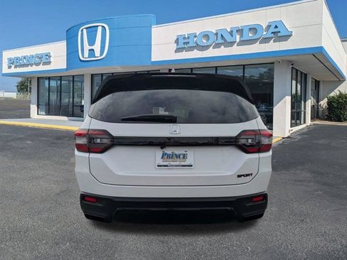 New 2026 Honda Pilot Sport image 5