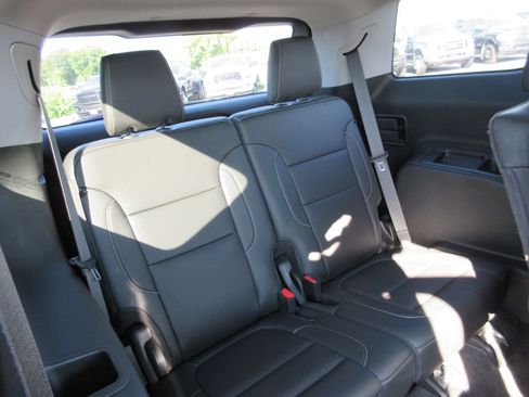 Used 2022 GMC Acadia SLT w/ Elevation Edition FWD image 26