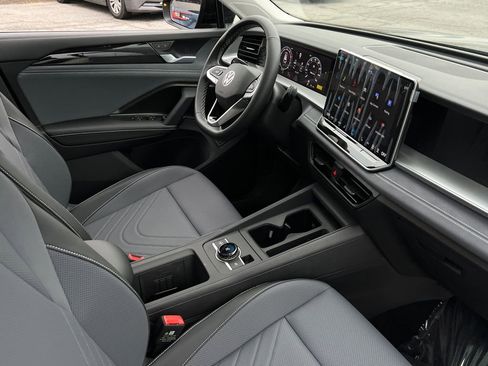 New 2026 Volkswagen Tiguan SE image 11